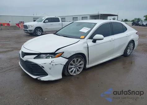 2019 Toyota Camry Le z USA, uszkodzony, nr VIN 4T1B11HK9KU852940